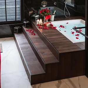 Art Penthouse With Jacuzzi - Center Apartament